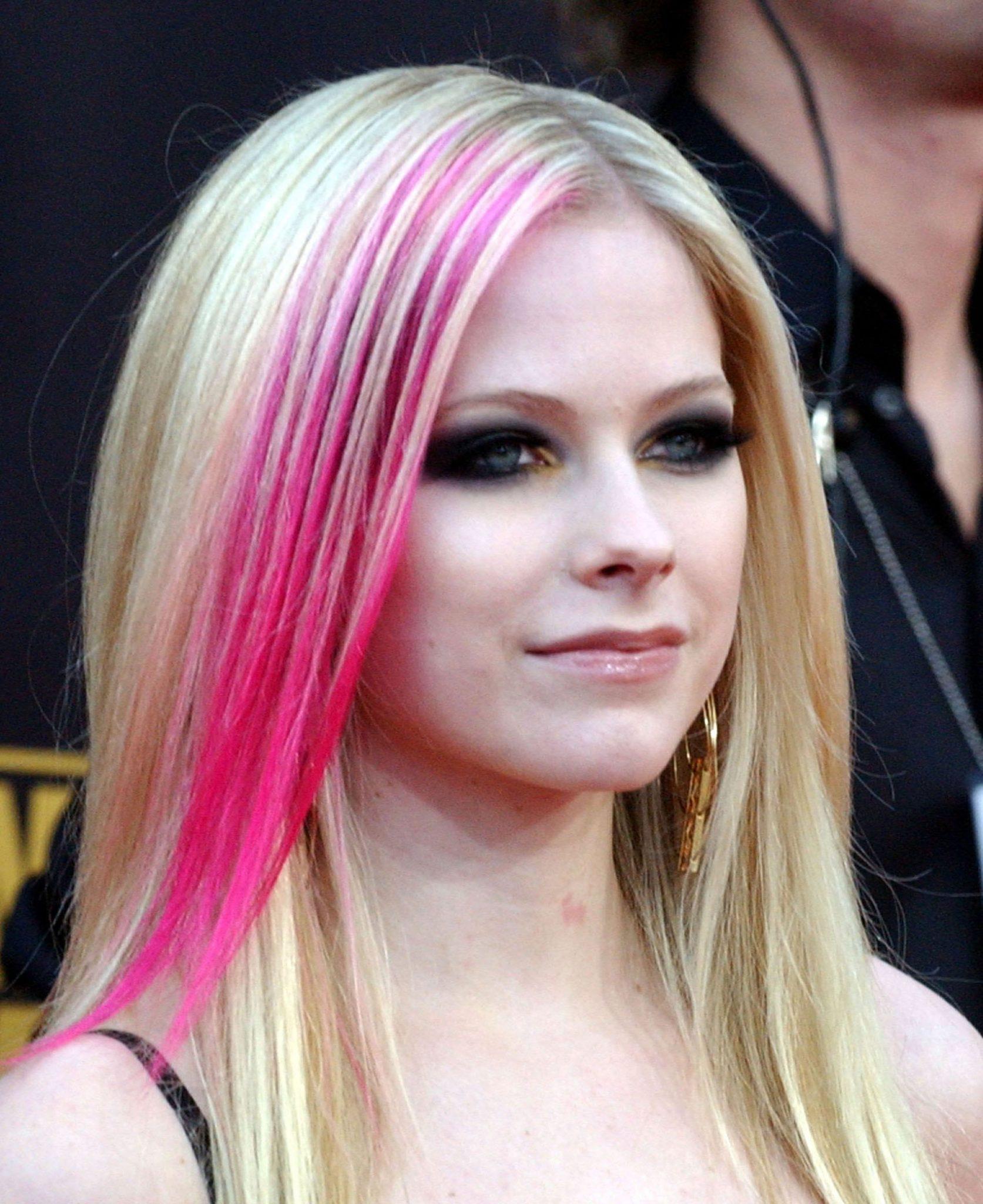 Avril lavigne is getting chubby