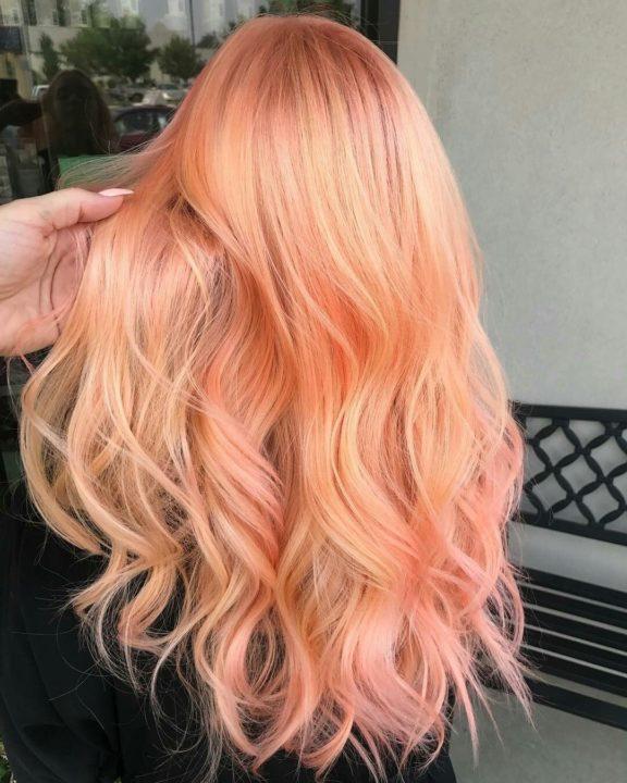 Персиковый цвет волос: фото, варианты оттенков и укладки